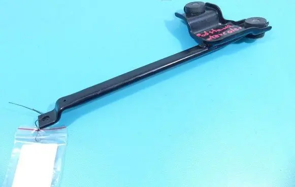 Oil filter mounting bracket