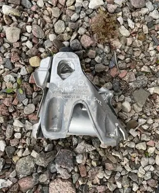 BMW X5 F15 Engine mounting bracket 6864614
