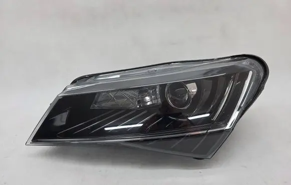 Skoda Superb B8 (3V) Headlight/headlamp 3V1941015A