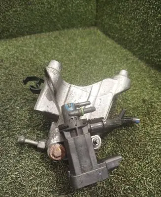 Opel Vivaro Turbo solenoid valve 9832135380