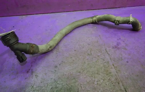 Volkswagen Polo IV 9N3 Engine coolant pipe/hose