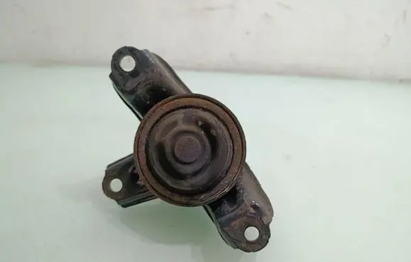 Engine mount bracket