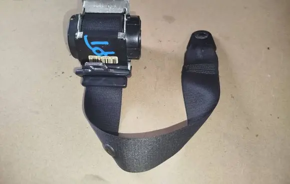 Rear seatbelt