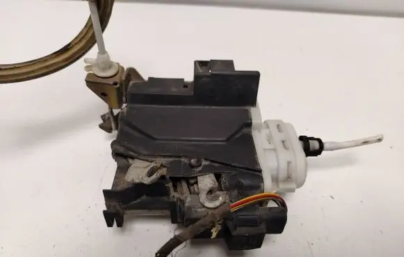 Audi A4 S4 B5 8D Front door lock 8D1837015