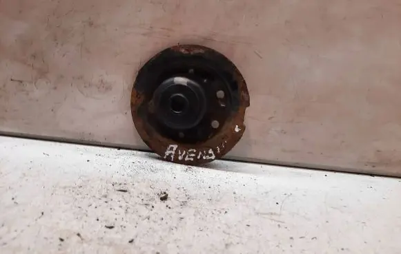 Toyota Avensis T250 Coil spring mount 