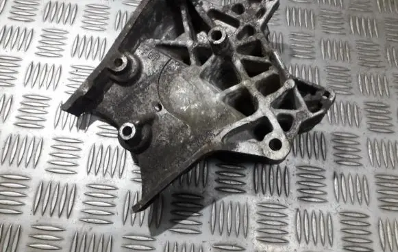 Opel Vectra C Engine mounting bracket 55187676