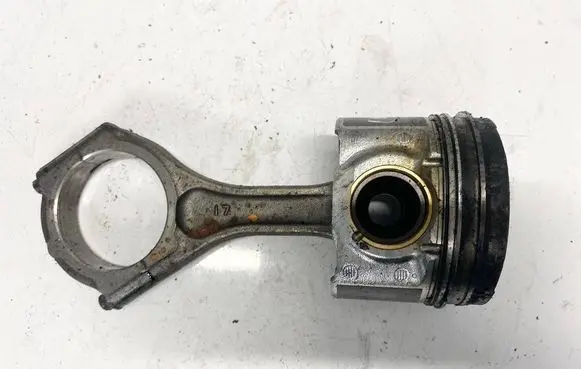 Subaru Forester SH Piston with connecting rod 