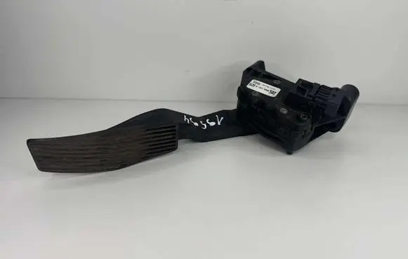 Opel Astra G Accelerator throttle pedal 9157998 6PV00811200
