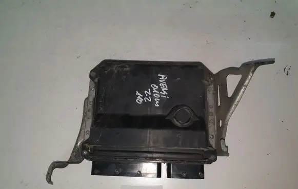 Toyota Avensis T270 Engine control unit/module 8966105D11