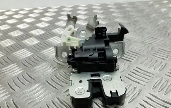 Audi A4 S4 B8 8K Tailgate/trunk/boot lock/catch/latch 8K9827505A