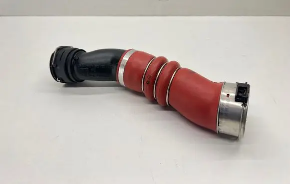 BMW 5 GT F07 Intercooler hose/pipe 7583728 758372804