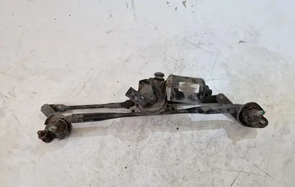 Hyundai Santa Fe Front wiper linkage and motor 981102B000
