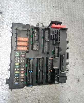 Opel Signum Fuse module 13205776 519164008