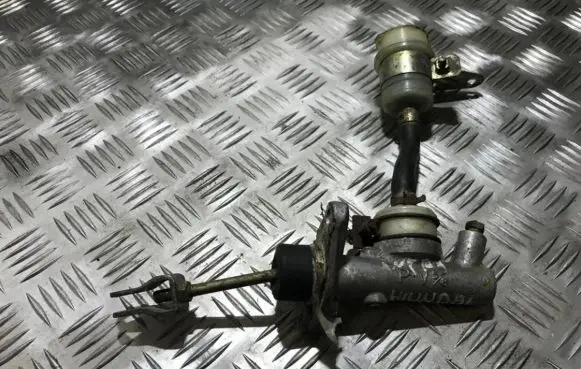 Hyundai Lantra I Clutch master cylinder