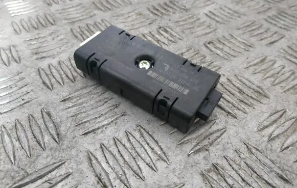 BMW 5 F10 F11 Aerial antenna filter 9199865 65209199865