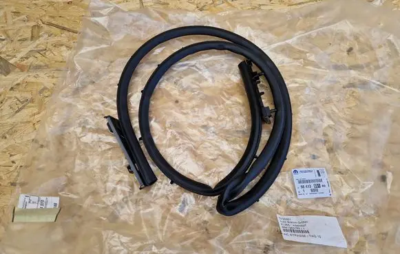 Peugeot 3008 III Engine compartment rubber 9841365180