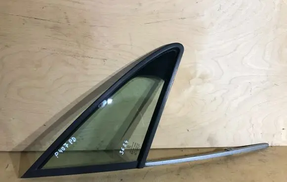 Peugeot 407 Front door vent window glass four-door 