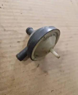 Volkswagen PASSAT B3 Vacuum valve 035133517