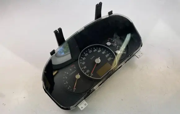 KIA Carens II Speedometer (instrument cluster) 940051D190
