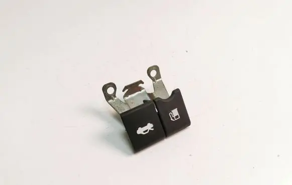 Nissan Qashqai Fuel tank opening switch 