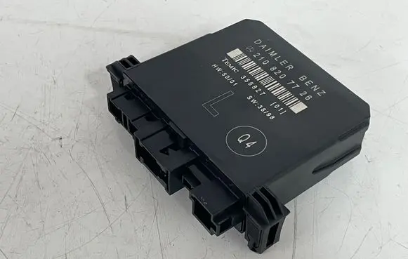 Mercedes-Benz E W210 Door control unit/module 2108207726