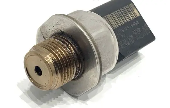 Volkswagen Golf VII Fuel pressure sensor 04L906054