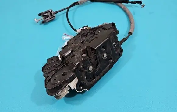 Skoda Fabia Mk2 (5J) Front door lock 5N1837015E IMPRK1426088