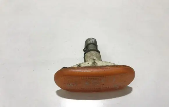 Ford Mondeo MK II Front fender indicator light