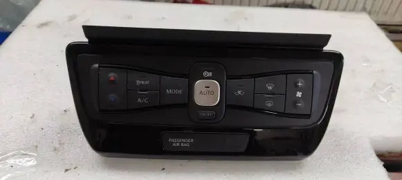 Nissan Leaf II (ZE1) Climate control unit 275005SE0B 684125CH0B