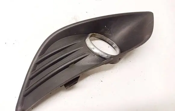 Ford Focus Front bumper lower grill 8M51R19952AEW