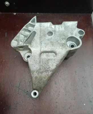 Volkswagen PASSAT B6 Engine mounting bracket 03G199207G V550KTS111