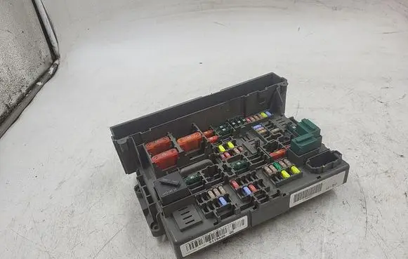 BMW 3 E90 E91 Fuse module 10688710