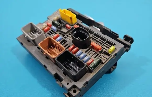 Peugeot 308 Central body control module 9666700480 IMPRK1549631