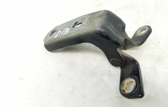 Chevrolet Orlando Front door lower hinge P11100