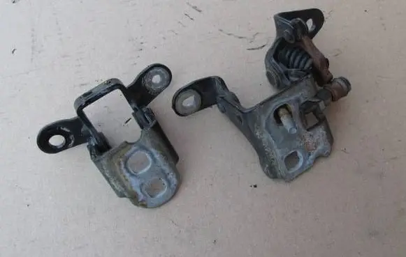 Dodge Nitro Front door hinge set 