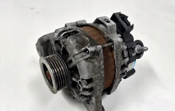 Hyundai i10 Generator/alternator 3730004700