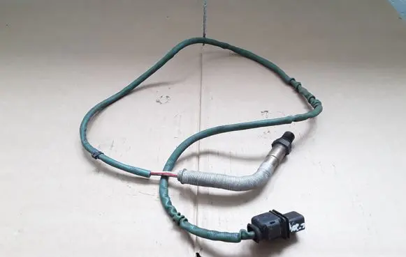 Mercedes-Benz C W204 Lambda probe sensor 0065422718 0258017203 0258017204
