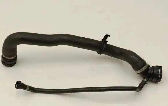 Engine coolant pipe/hose