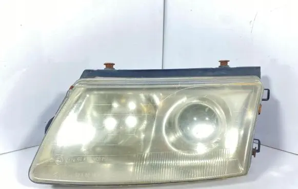 Volkswagen PASSAT B5 Headlight/headlamp