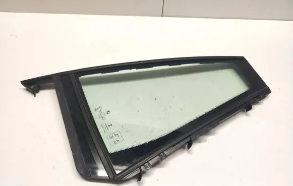 Rear vent window glass