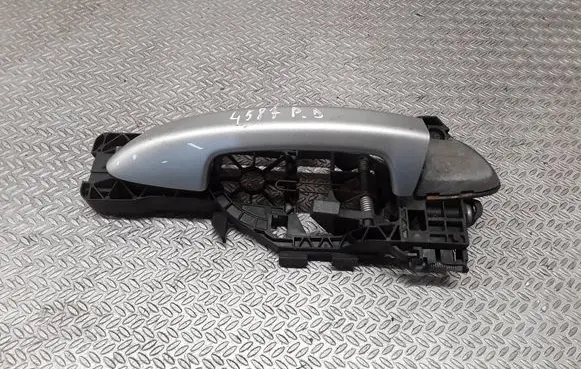 Volkswagen PASSAT B7 Front door exterior handle
