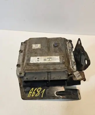 Opel Zafira B Engine control unit/module 98113172 MB2758008178 D07009