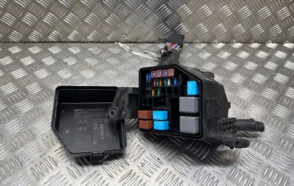 Toyota RAV 4 (XA50) Fuse box set 8266242670