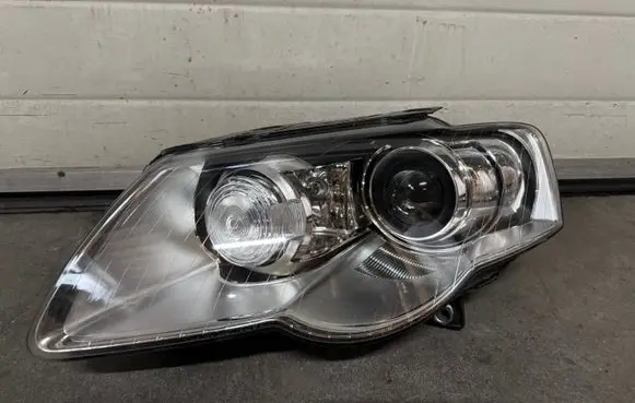 Volkswagen PASSAT B6 Headlight/headlamp 3C0941751K