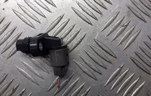 Mazda 3 II Camshaft vanos timing valve PE0118230