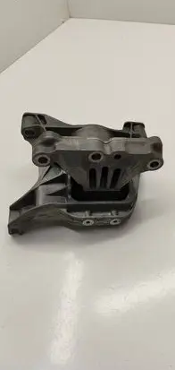 Peugeot 308 Engine mount bracket 4A111210 4A103720