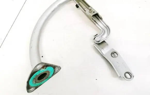Volkswagen PASSAT B7 Tailgate/trunk/boot hinge 3C5827302B