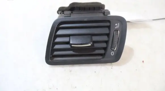 Volkswagen PASSAT B6 Dashboard side air vent grill/cover trim