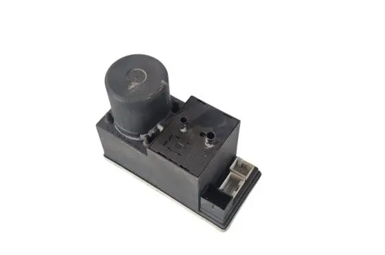 Audi A3 S3 8L Central locking vacuum pump 8L0862257