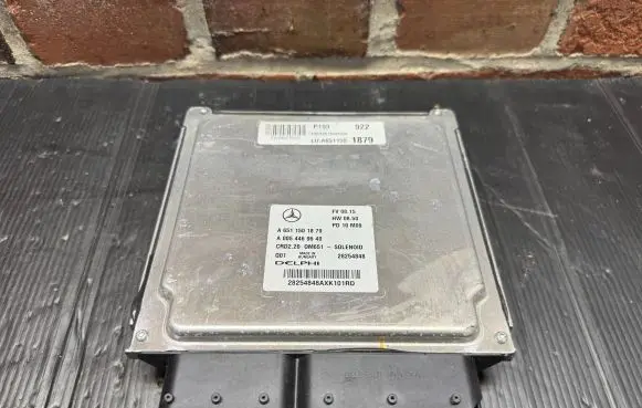 Mercedes-Benz Vito Viano W639 Engine control unit/module A6511501879